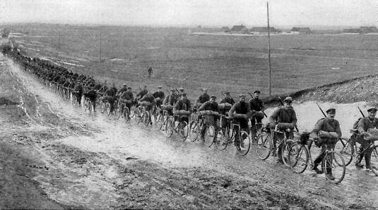 Велопарад Вермахта под Харьковом, посвященный закрытию велосезона-1941..jpg