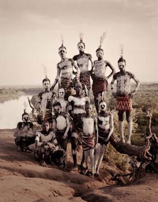 photographs-of-vanishing-tribes-before-they-pass-away-jimmy-nelson-38__880.jpg