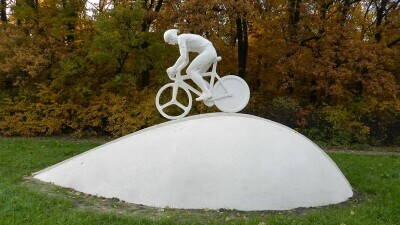 Памятник велосипедисту.jpg