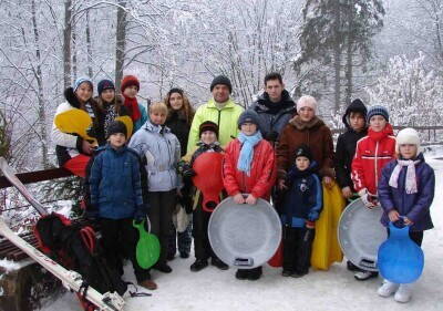 на лыжах и санках.jpg