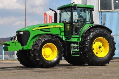 Traktor-John-Deere-7920-1469726_1.jpg