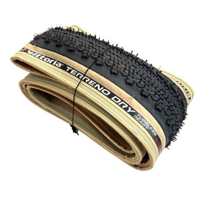 vittoria_terreno_dry_tlr_grafene_gravel_02_gambacicli.jpg