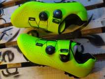 016yellowshoes01