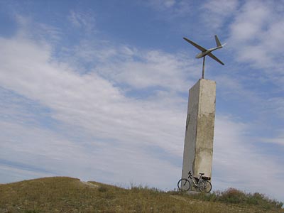 Планерское. Мы от нечего делать штурманули эту горку прямо с трассы в лоб, а вообще там дорога есть нормальная в объезд :)