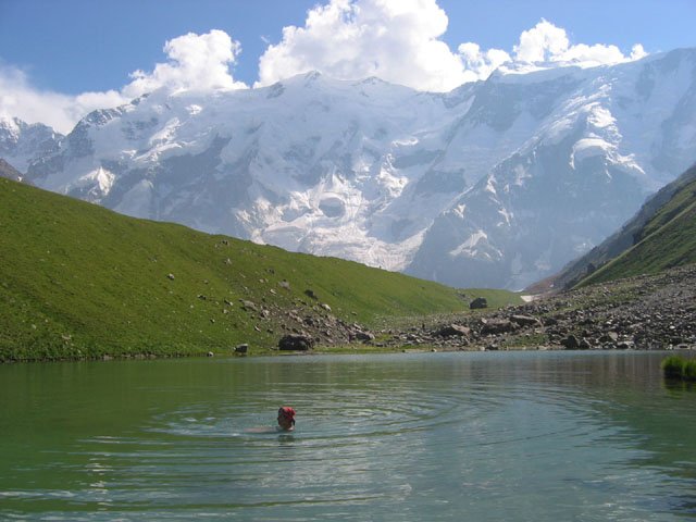 А вам слабо? t воды= 6С!! Озеро Баранкош