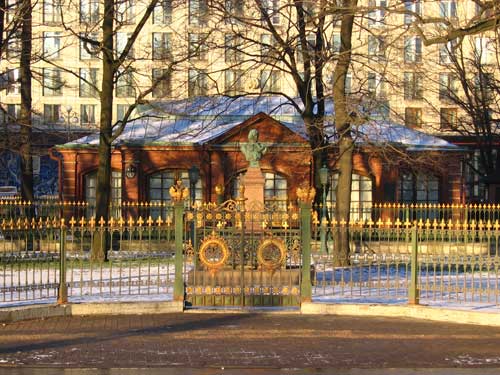 а это просто домик Петра