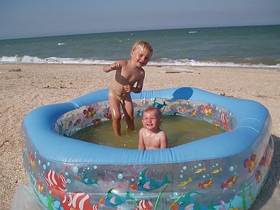 І в басейні.