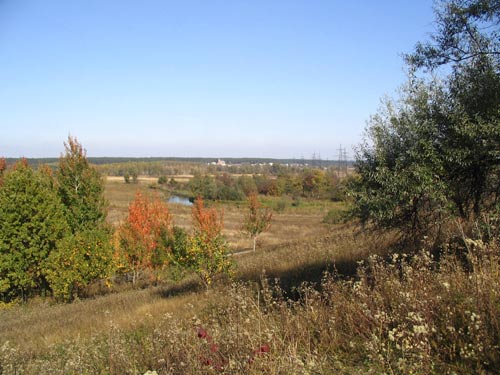 Живописный берег реки Уды перед п. Красная Поляна