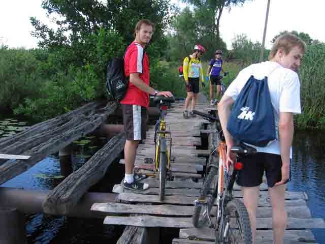 Железные быки и ветхая кладка...