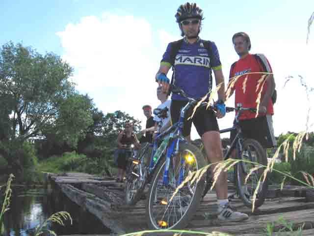 Можно разглядеть воду глядя под ноги...