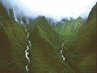 Водопад Хонокохау на Гавайях