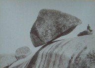 Камень Даваско повисший на краю скалы в Аргентине
