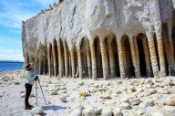 Каменные колоны озера Кроули