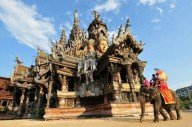 Деревянный Храм истины в Таиланде