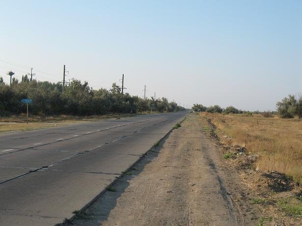 Бетонная дорога из аэродромных плит - район Счастливцево